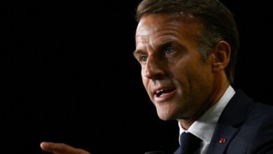 Macron llama a estudiantes a protestar 'en calma, con orden' en Francia