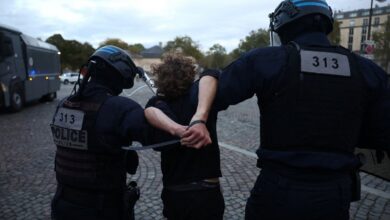 Macron urge a responder a demandas estudiantiles y condena la instrumentalización política