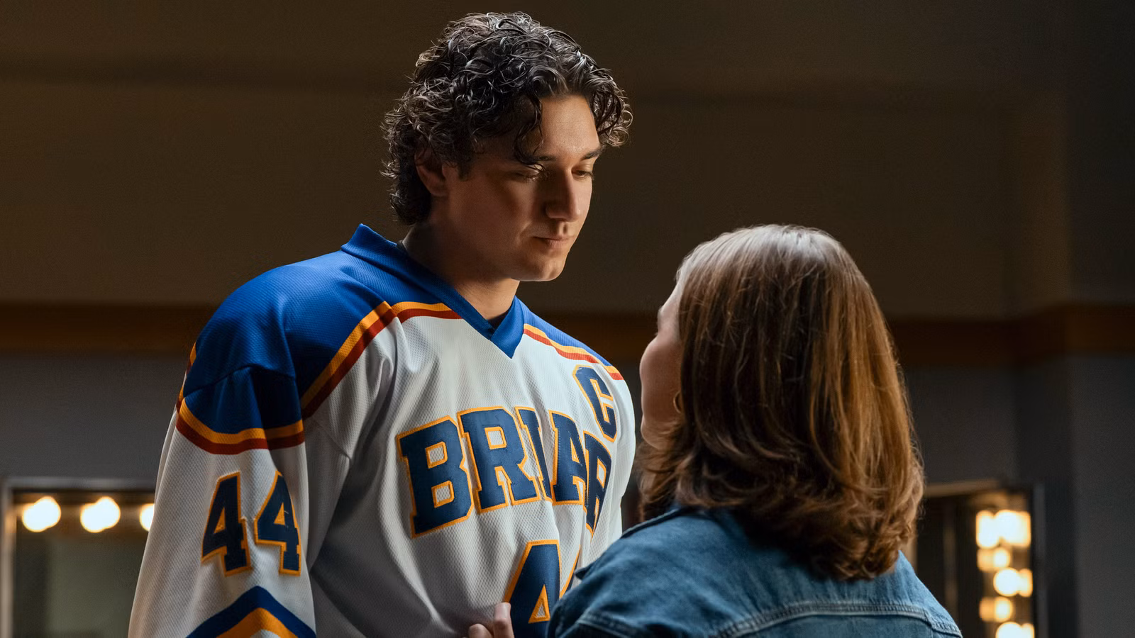 Off Campus Rival de Netflix configura su futuro completo de 3 temporadas con un nuevo elenco