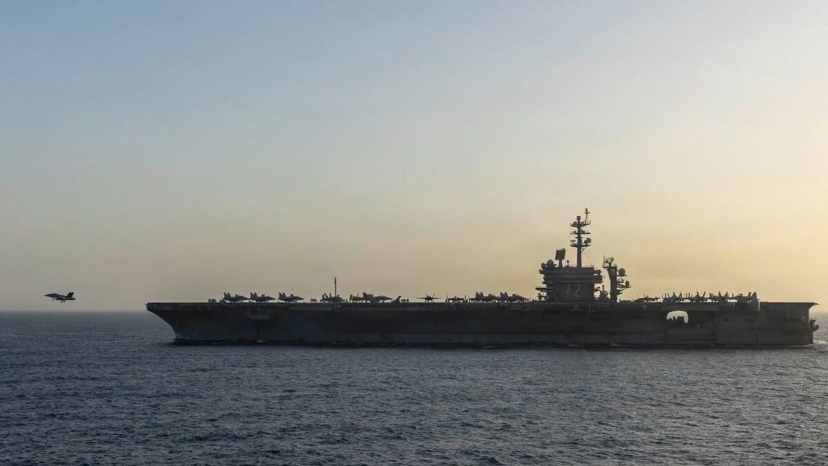 Portaaviones Abraham Lincoln vuelve a EEUU tras 321 días y ocho intentos de suicidio