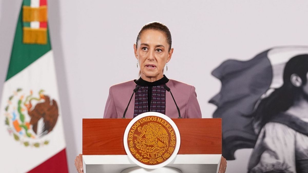 Sheinbaum revisa pista clave de Ayotzinapa en las barandillas