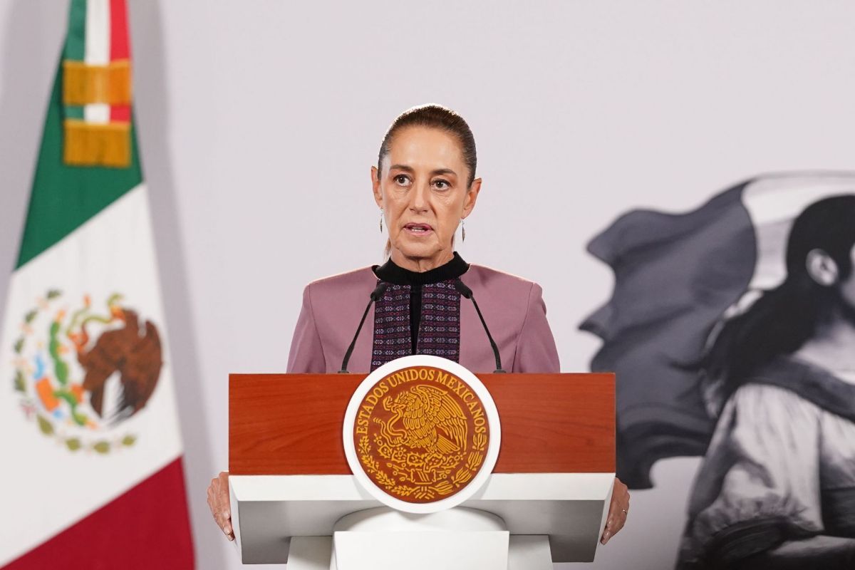 Sheinbaum revisa pista clave de Ayotzinapa en las barandillas