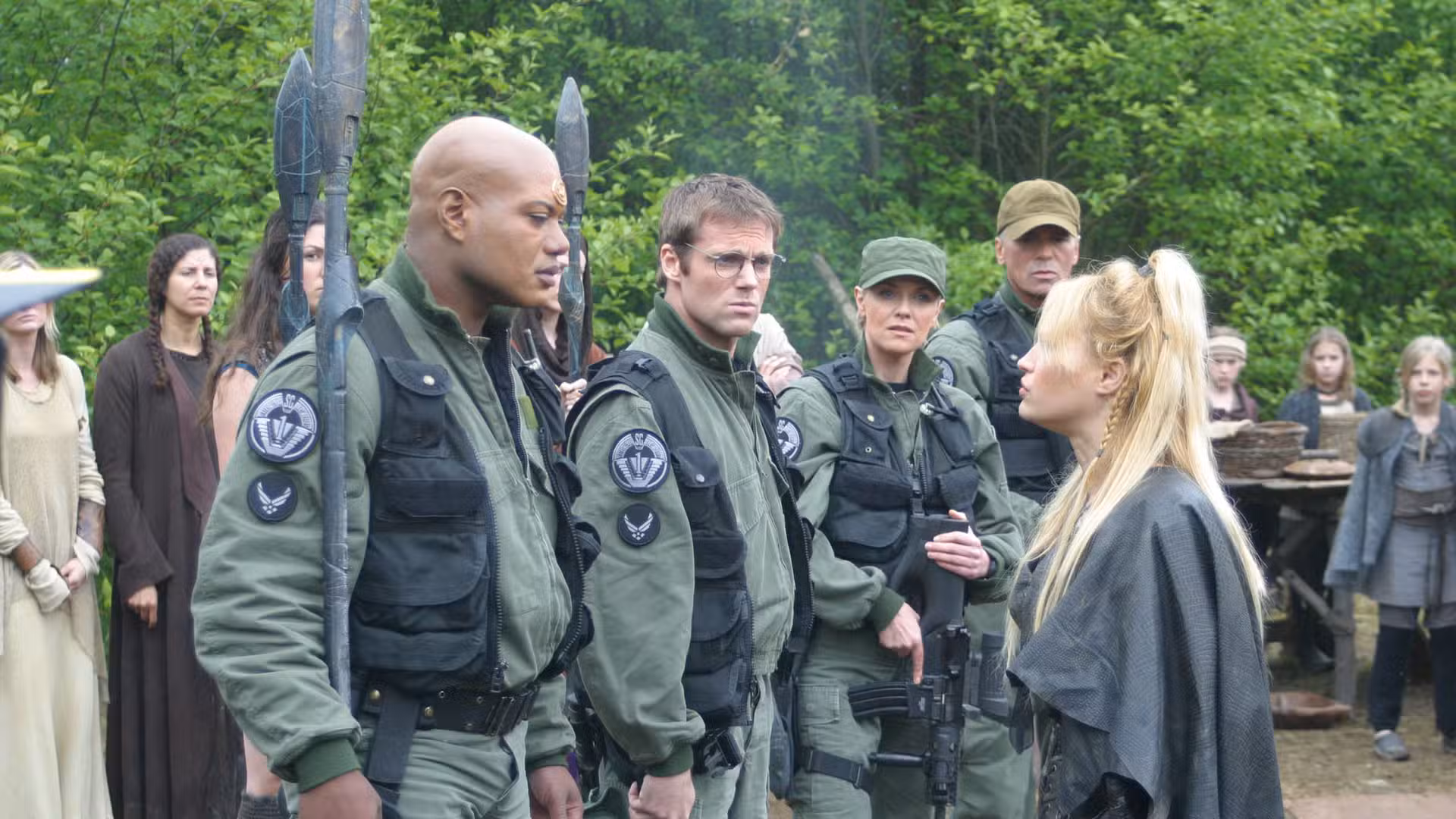 Los personajes de Stargate SG-1 reciben una misión.