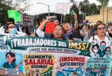 Trabajadores del IMSS se movilizan en CDMX para exigir mejoras salariales y atención al desabasto