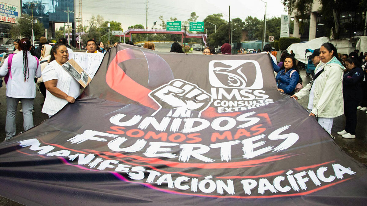 Trabajadores del IMSS se sienten desprotegidos y no bien representados, afirma exapoderado sindical