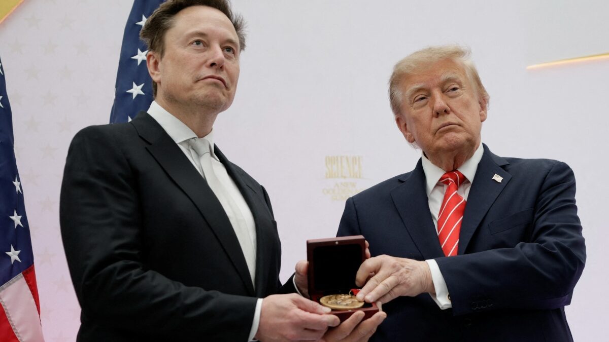 Trump califica a Musk como un 'tesoro nacional' tras premiarlo con la Medalla Nacional de la Ciencia