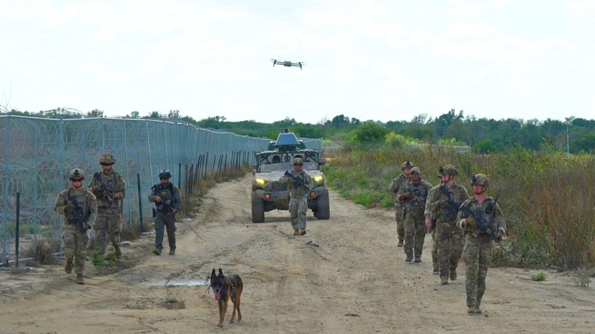 Trump prohíbe drones en la frontera con México