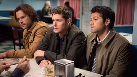 Dean sobrenatural Sam Winchester con Castiel